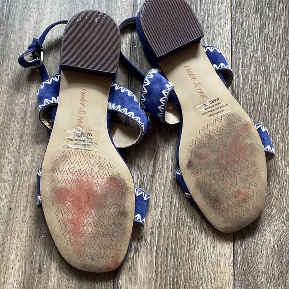 Violet & Red sandals - Picture 4 of 4